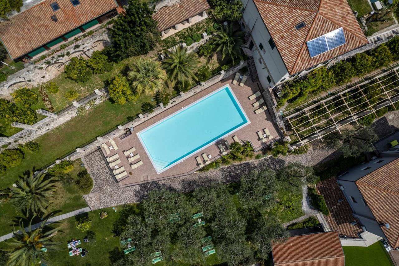 Hotel Livia Гарньяно Екстер'єр фото
