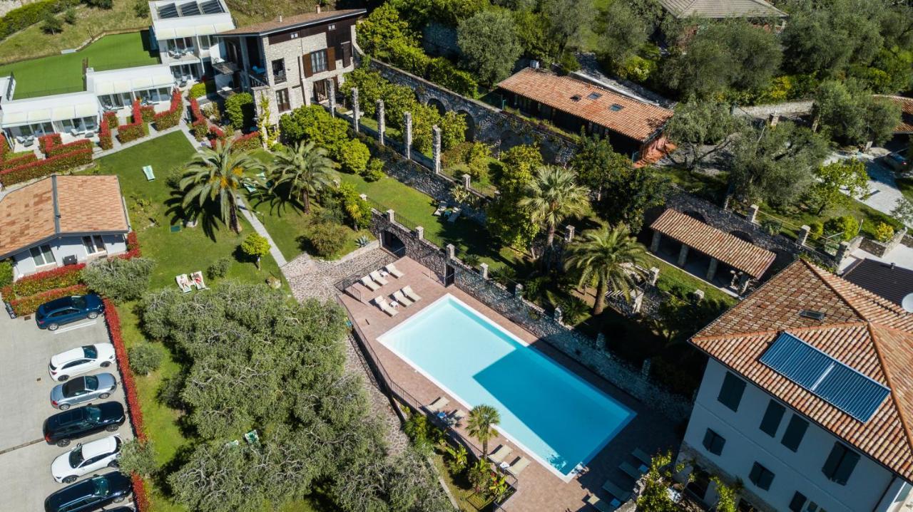 Hotel Livia Гарньяно Екстер'єр фото