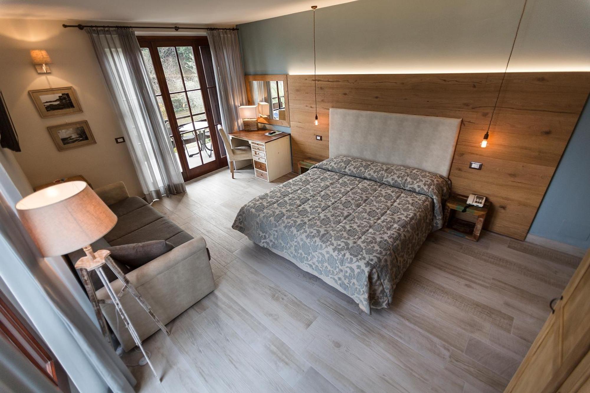 Hotel Livia Гарньяно Екстер'єр фото